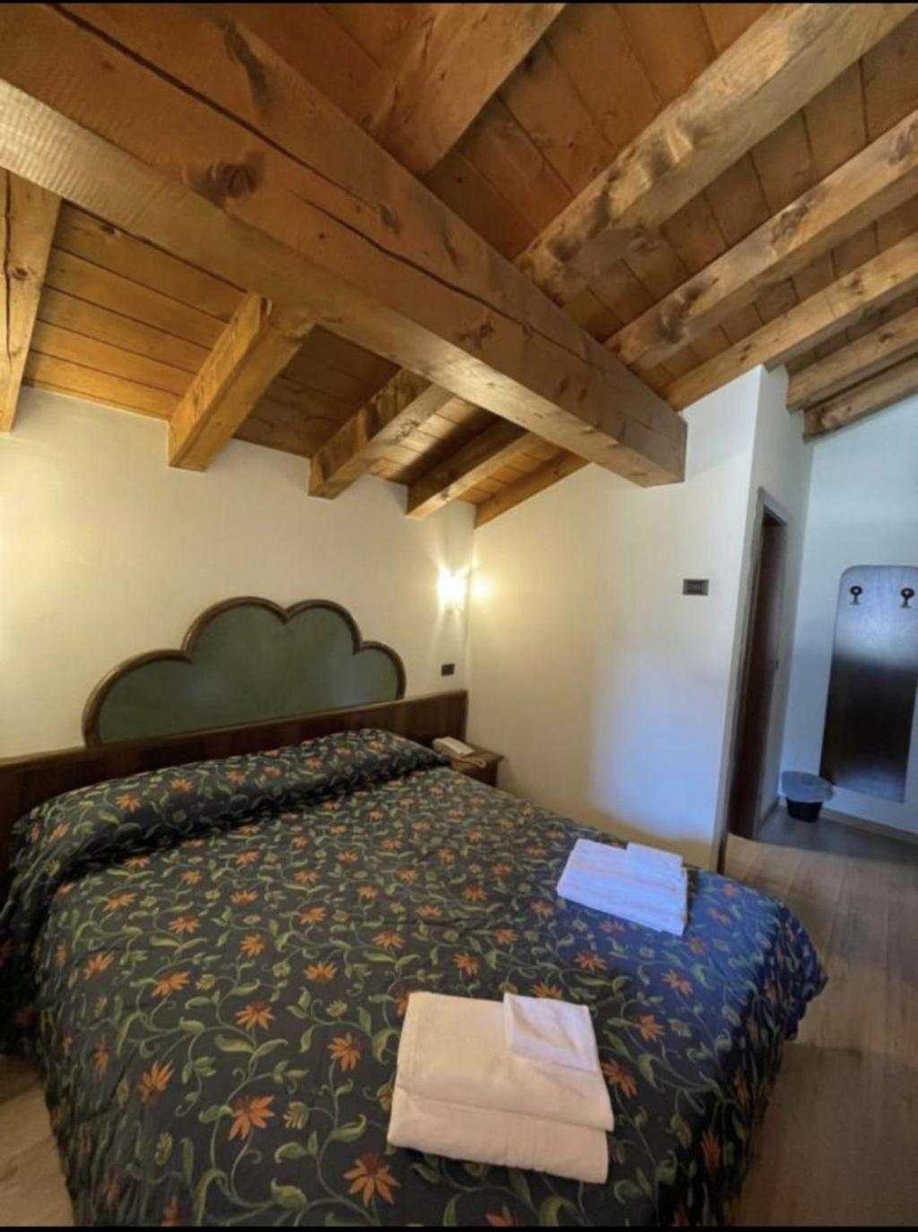 Hotel Quadrifoglio Пинцоло Экстерьер фото