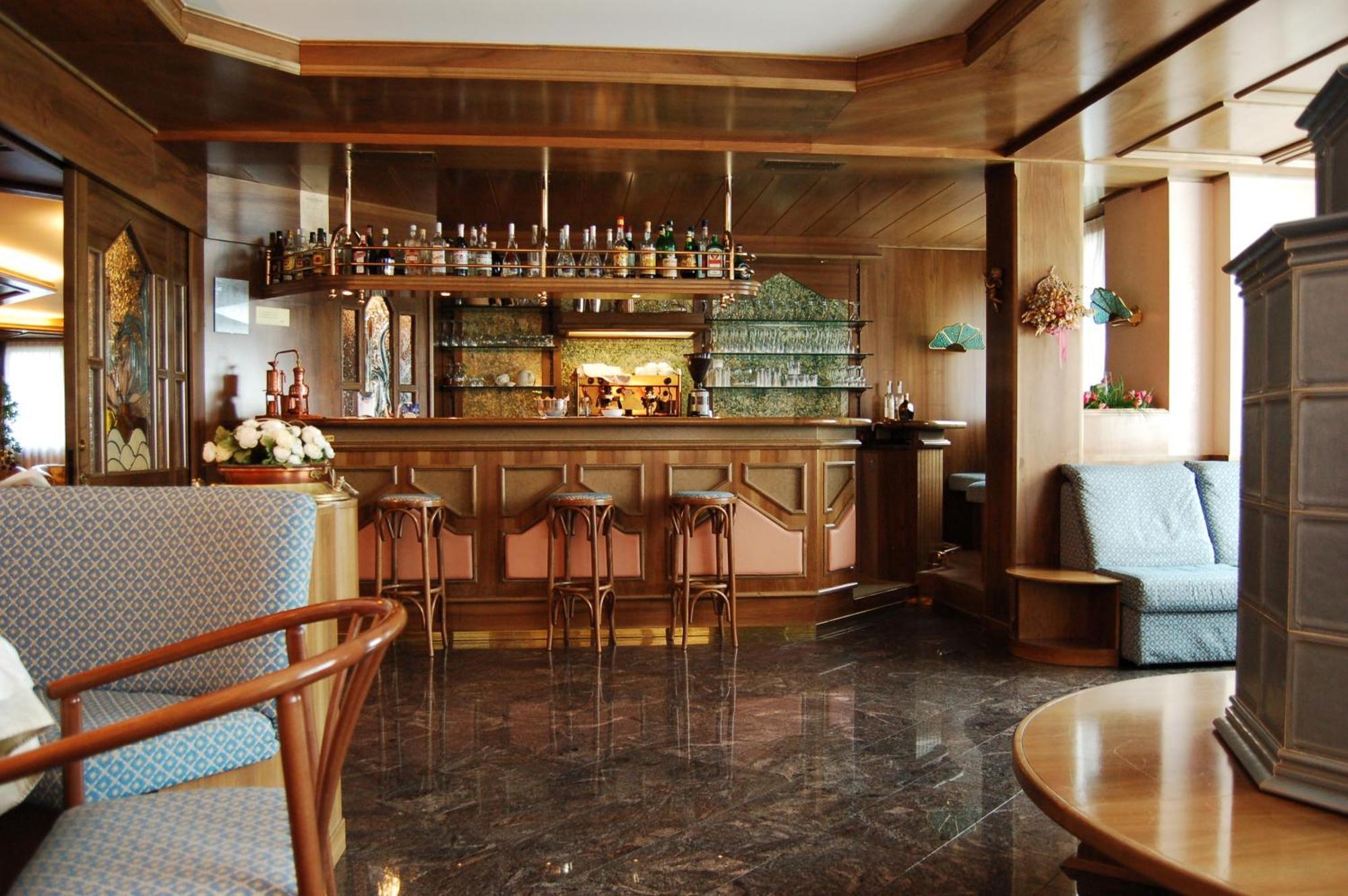 Hotel Quadrifoglio Пинцоло Экстерьер фото