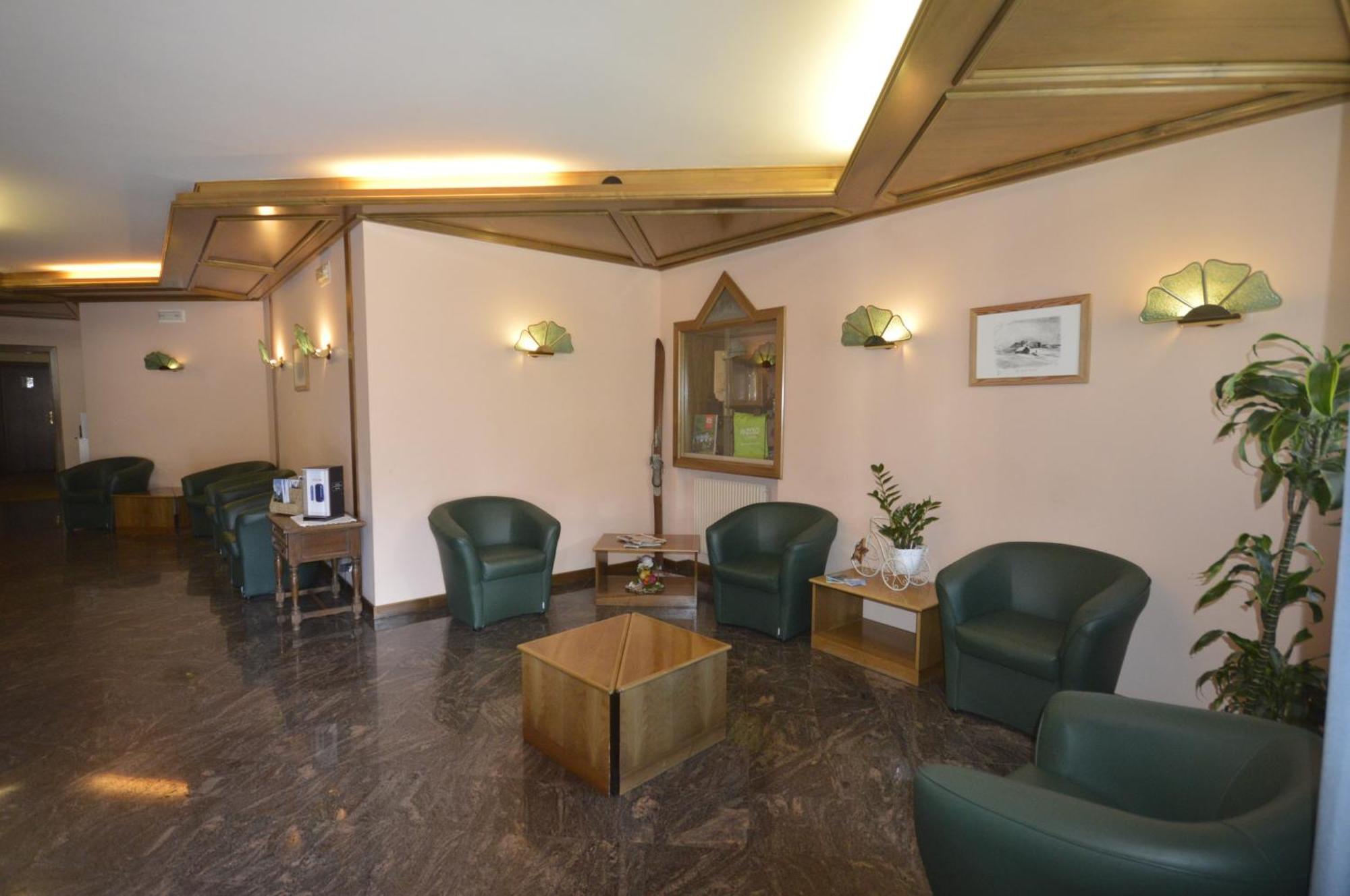 Hotel Quadrifoglio Пинцоло Экстерьер фото