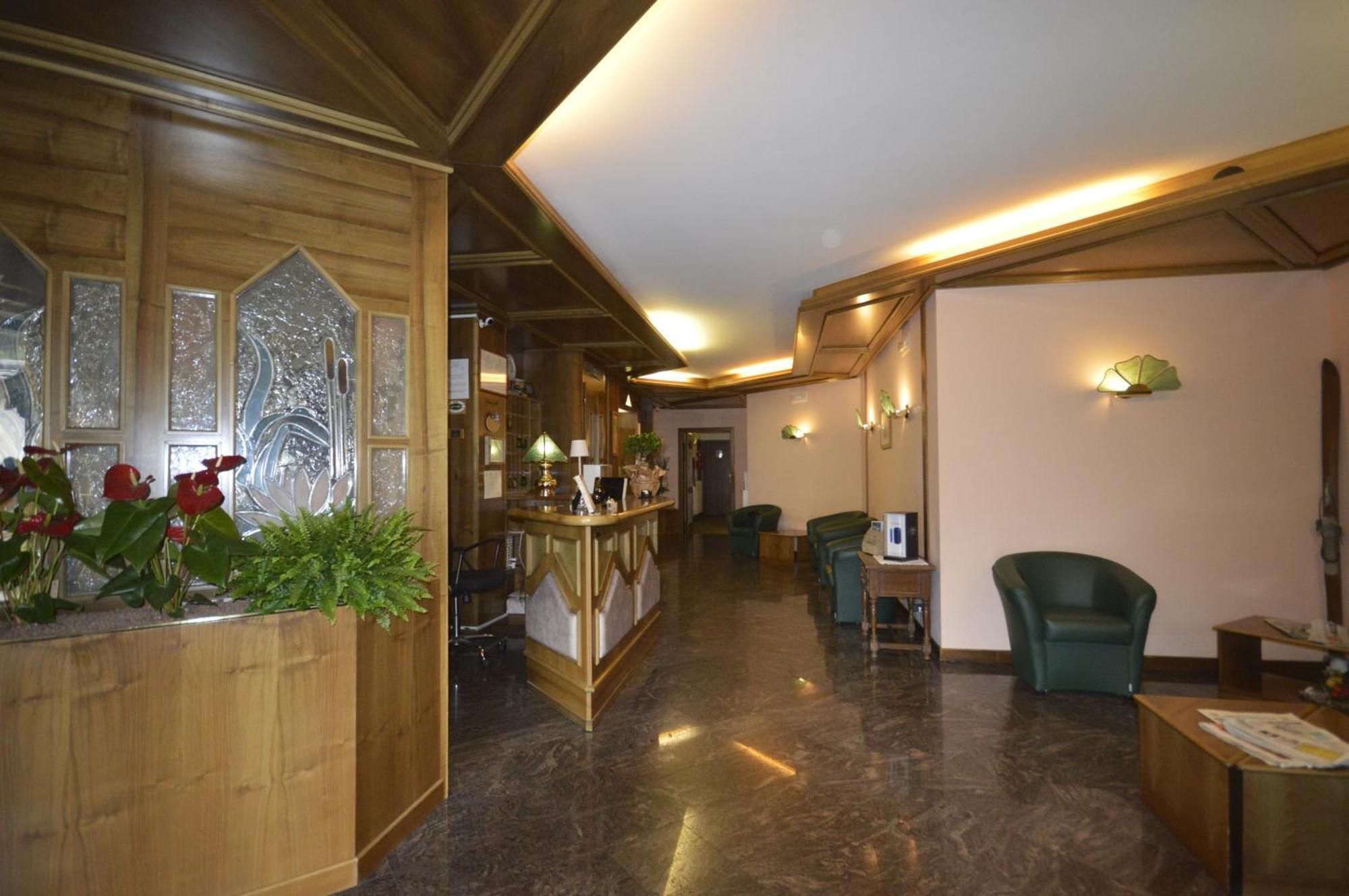 Hotel Quadrifoglio Пинцоло Экстерьер фото