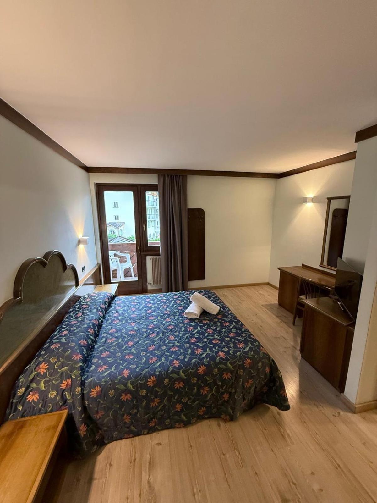 Hotel Quadrifoglio Пинцоло Экстерьер фото
