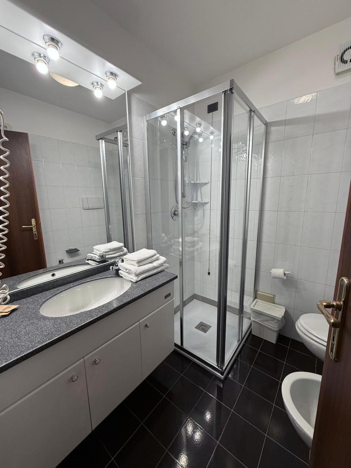 Hotel Quadrifoglio Пинцоло Экстерьер фото
