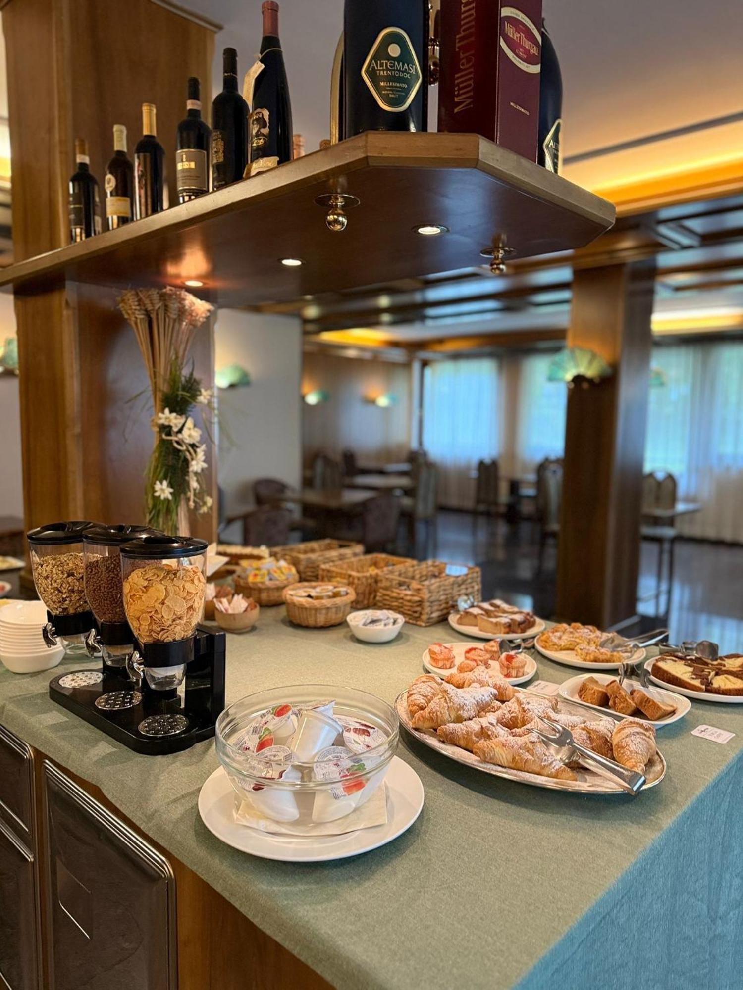Hotel Quadrifoglio Пинцоло Экстерьер фото
